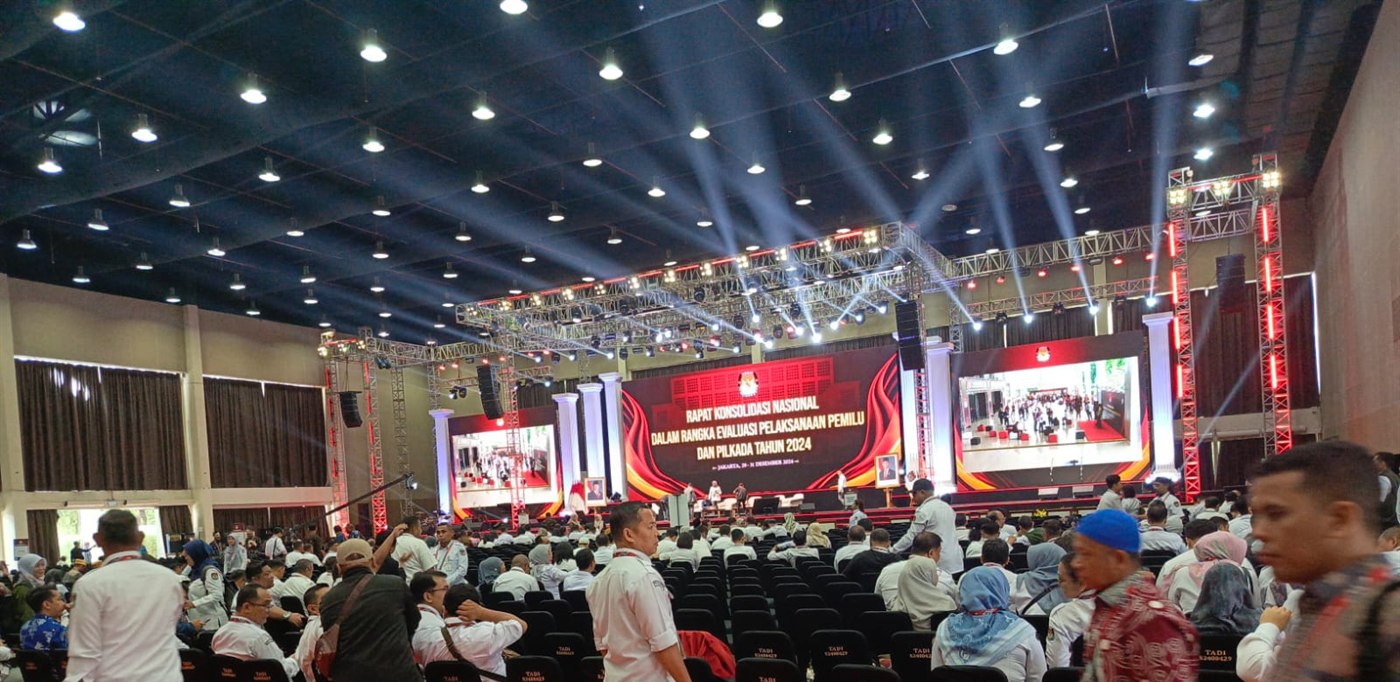 Suasana ruang pleno utama Rapat Konsolidasi Nasional KPU RI